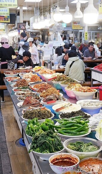본문 이미지 - 성동시장 한식뷔페ⓒ News1 윤슬빈 기자