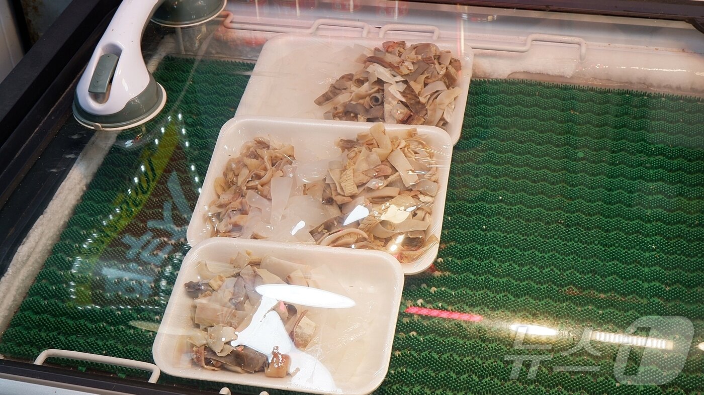 본문 이미지 - 상어 두치 또는 돔배기로 불리는 상어 머릿고기ⓒ News1 윤슬빈 기자