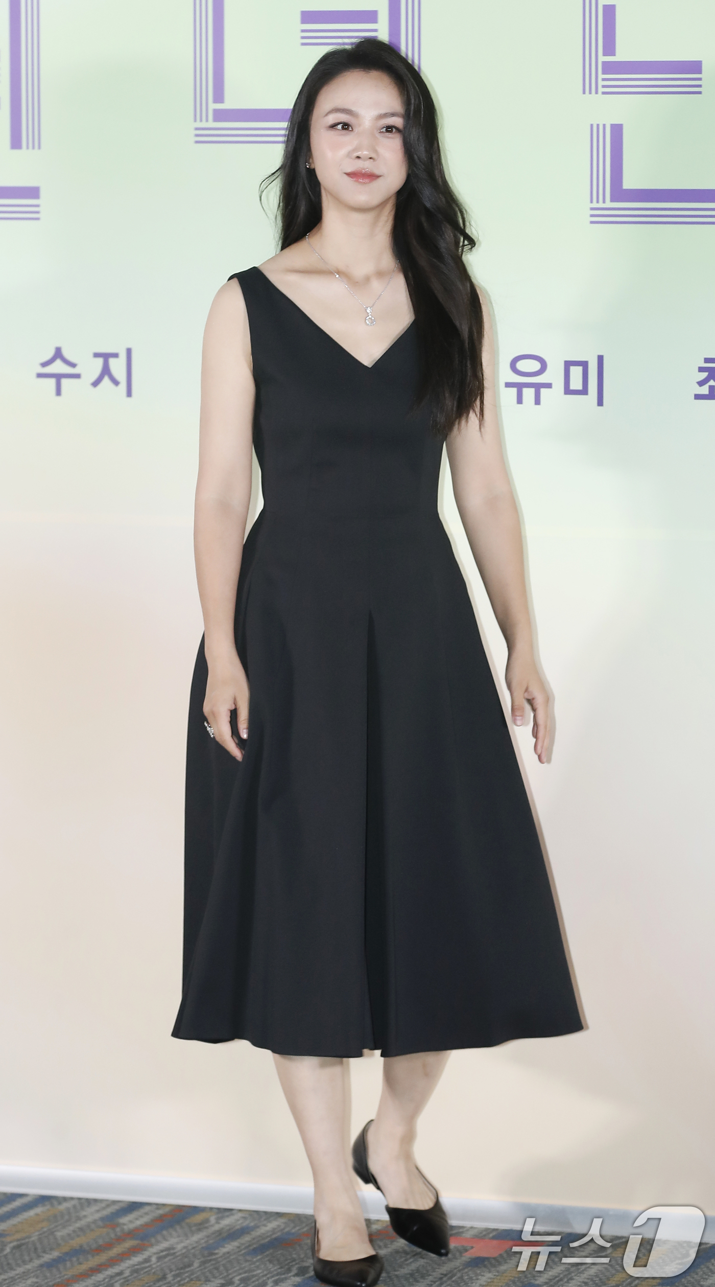 (서울=뉴스1) 권현진 기자 = 배우 탕웨이가 31일 서울 강남구 코엑스 메가박스에서 열린 영화 '원더랜드‘ 언론 시사회에서 포즈를 취하고 있다.'원더랜드'는 죽은 사람을 인공지능 …