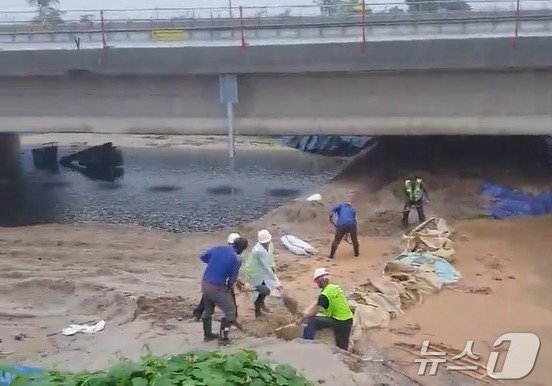 오송참사 공사 관계자./뉴스1