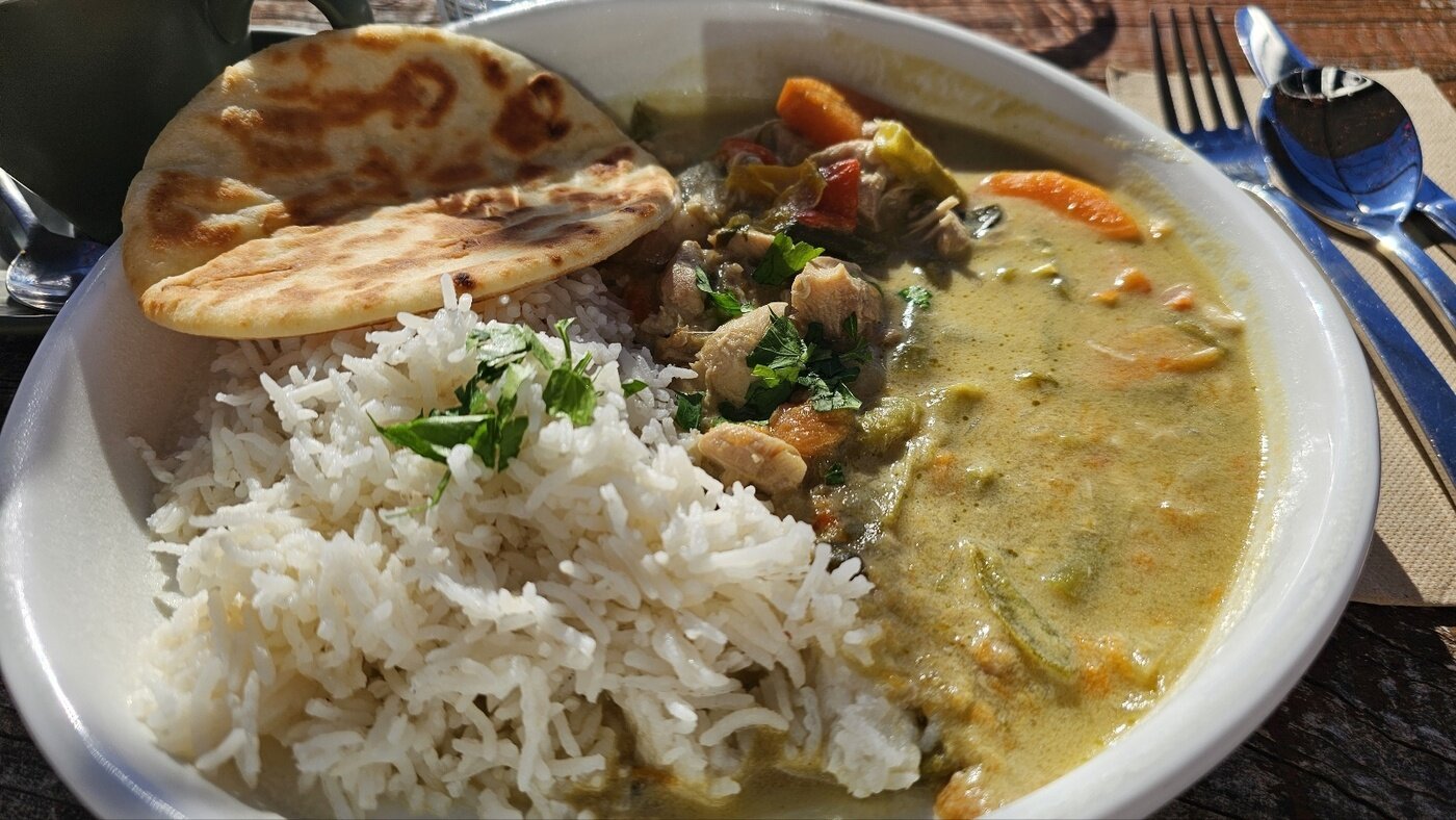 본문 이미지 - 호주 깁스랜드 한 식당에서 판매하고 있는 인도식 커리. /사진 = 장도민 기자