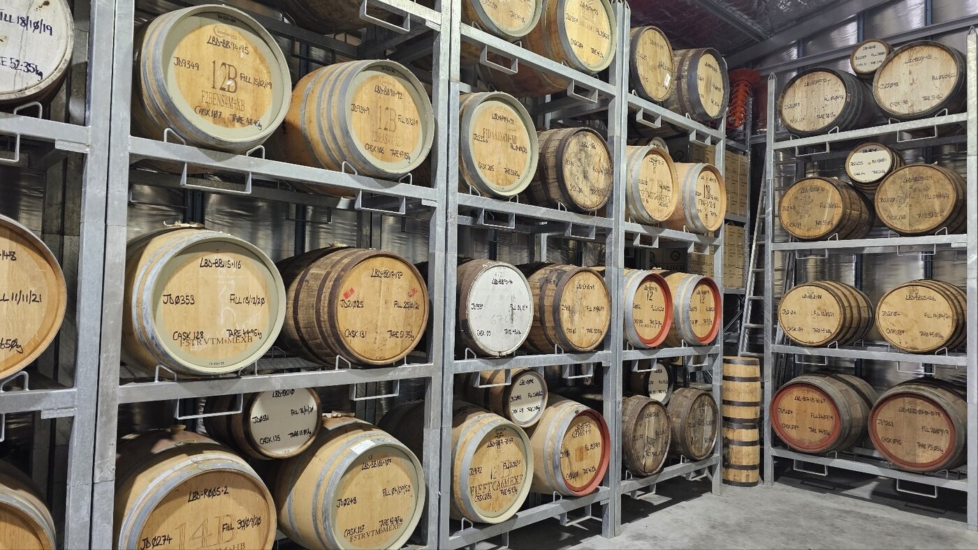 본문 이미지 -  깁스랜드 로크(Loch) 지역 양조장에서 위스키, 진, 럼이 숙성되고 있다. /사진 = 장도민 기자