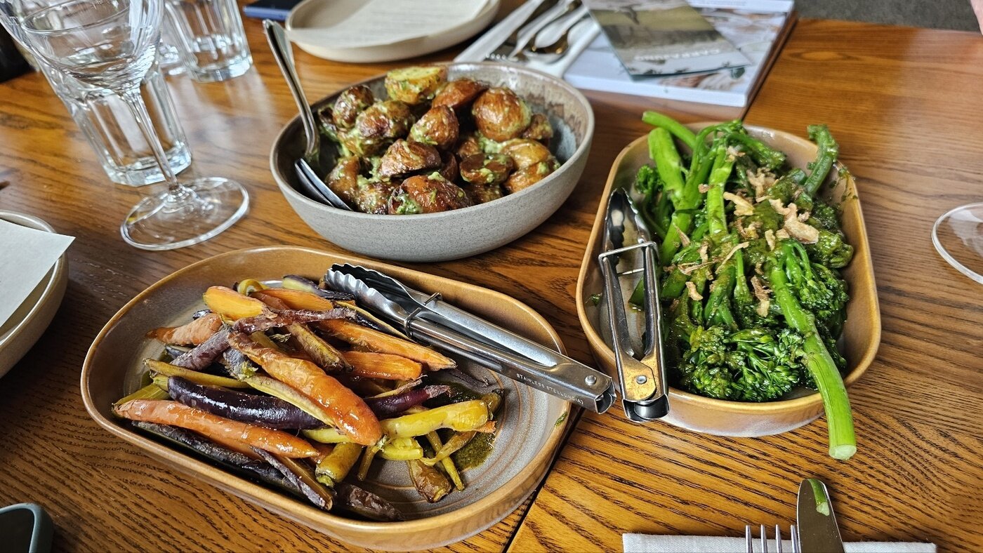 본문 이미지 - 호주 깁스랜드 농가에서 운영 중인 레스토랑의 음식. /사진 = 장도민 기자