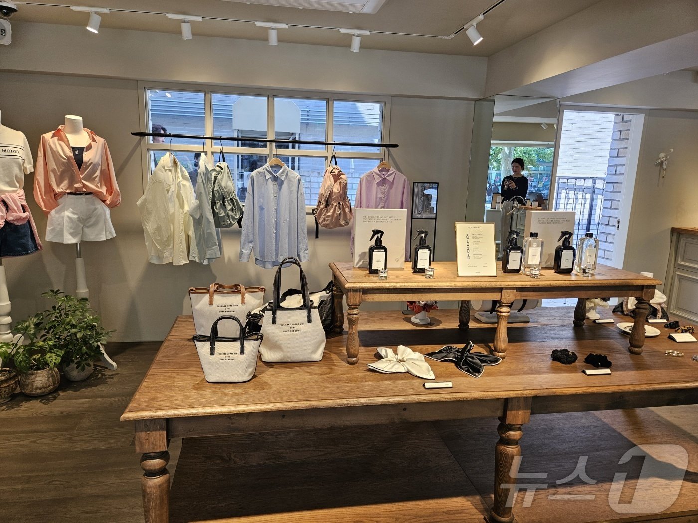 본문 이미지 - 드파운드가 31일 서울 마포구 드파운드 합정 쇼룸에서 9주년 팝업스토어 '드파운드 데이'를 열었다.ⓒ 뉴스1/김진희 기자.