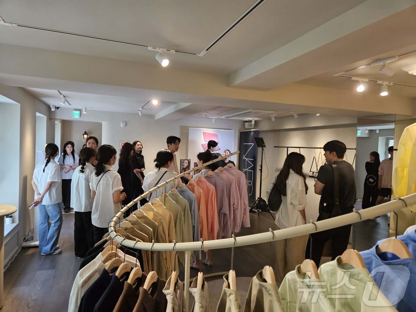 본문 이미지 - 드파운드가 31일 서울 마포구 드파운드 합정 쇼룸에서 9주년 팝업스토어 '드파운드 데이'를 열었다.ⓒ 뉴스1/김진희 기자.