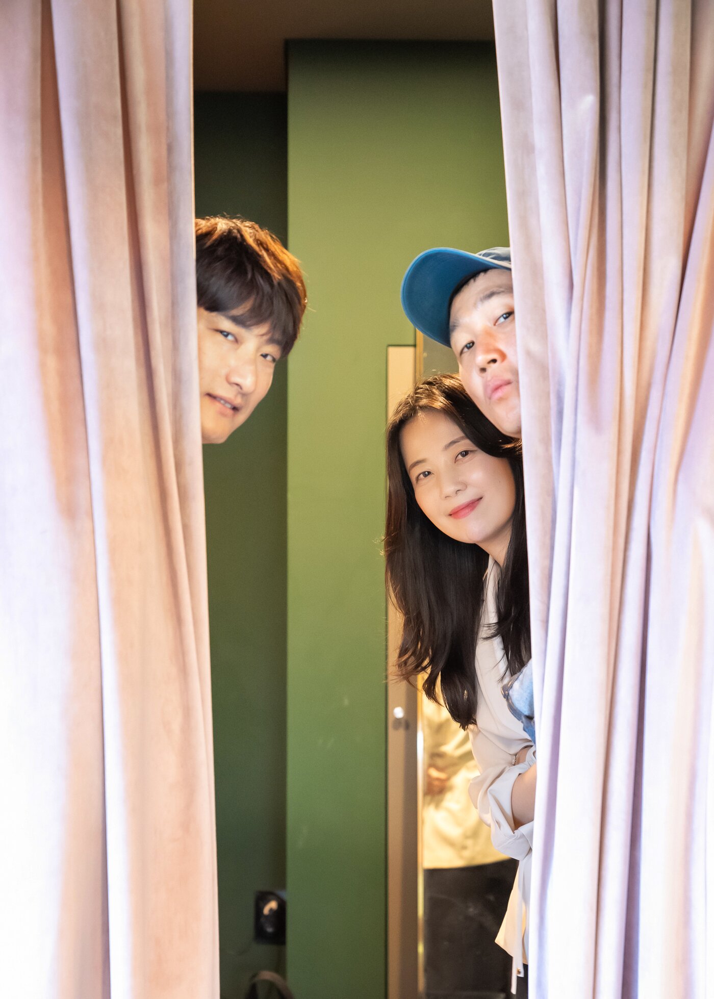 본문 이미지 - &#40;왼쪽부터&#41; 윤종호 PD, 이시은 작가, 김태엽 PD/티빙 제공