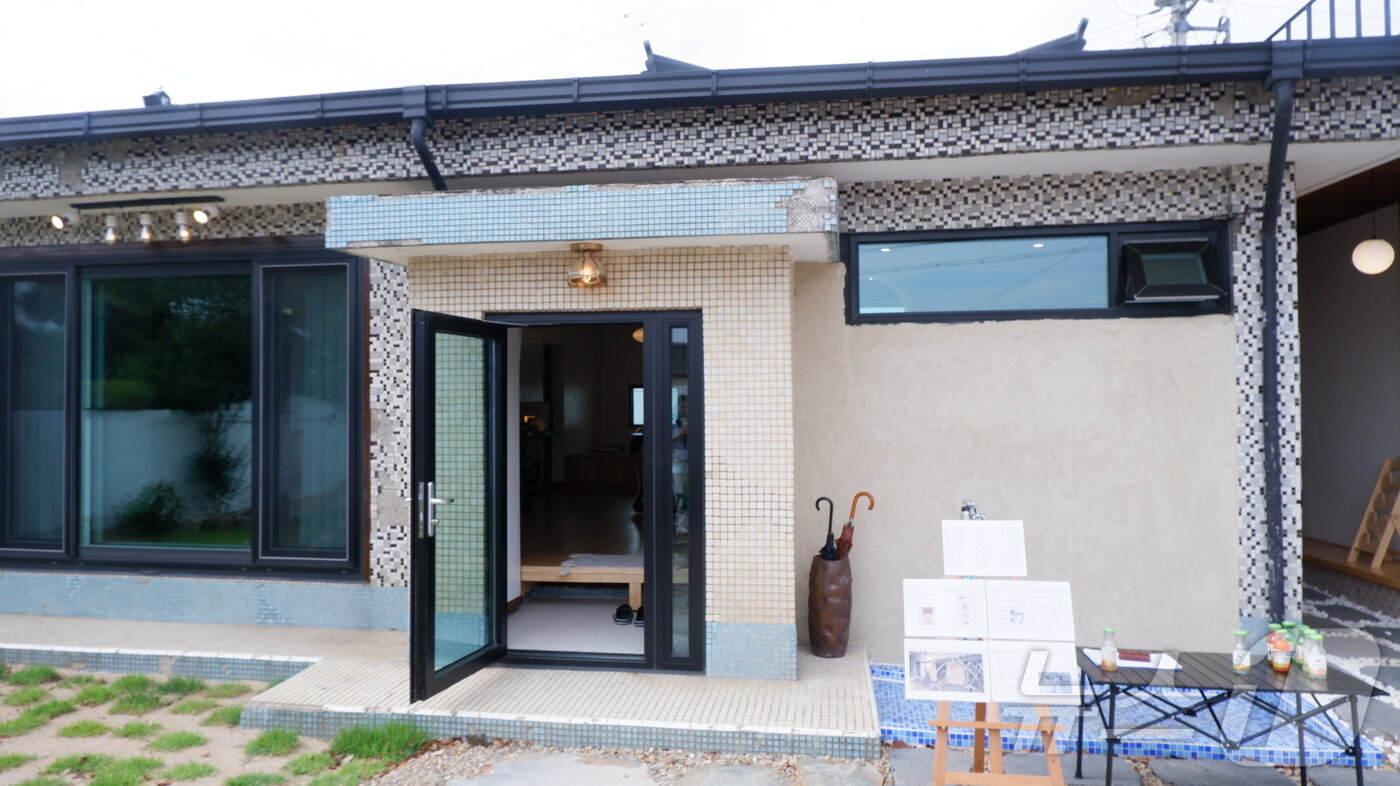 본문 이미지 -  1934년에 만들어진 역무원 관사를 숙소로 만든 황오연가ⓒ News1 윤슬빈 기자