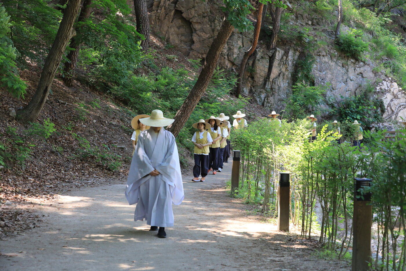 본문 이미지 - 준한스님의 '걷기 명상'(대한불교조계종 제공)
