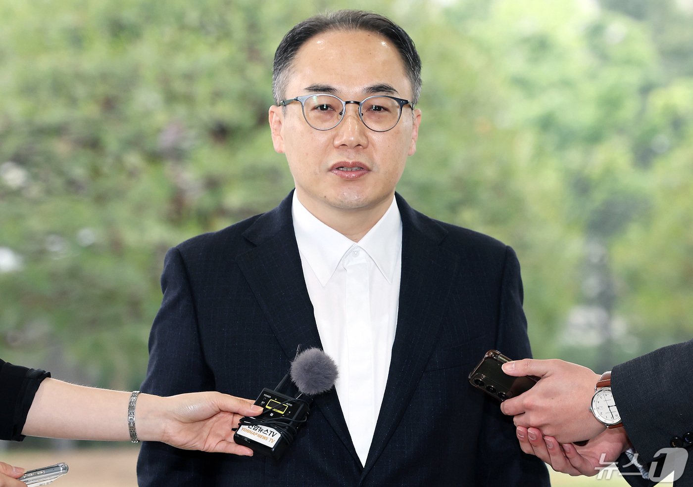 본문 이미지 - 이원석 검찰총장이 7일 오전 서울 서초구 대검찰청으로 출근하며 취재진 질문에 답하고 있다. 2024.5.7/뉴스1 ⓒ News1 이동해 기자