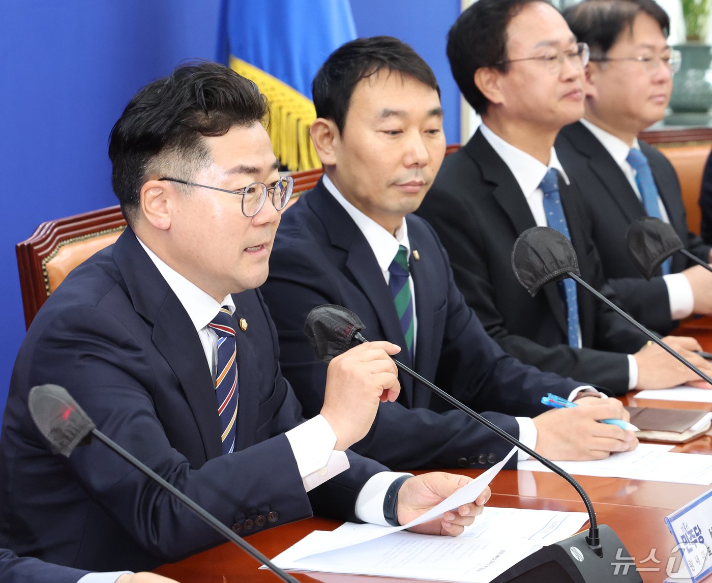본문 이미지 - 박찬대 더불어민주당 원내대표가 7일 서울 여의도 국회에서 열린 원내대책회의에서 발언을 하고 있다. 2024.5.7/뉴스1 ⓒ News1 송원영 기자