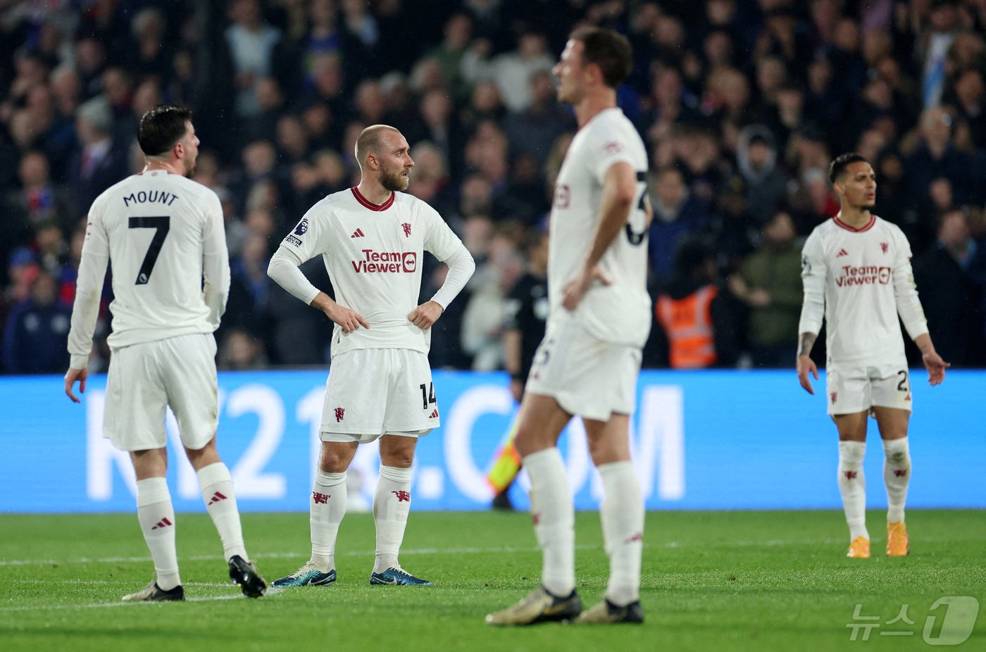 본문 이미지 - 맨체스터 유나이티드가 크리스털 팰리스에 0-4로 대패했다.  ⓒ 로이터=뉴스1