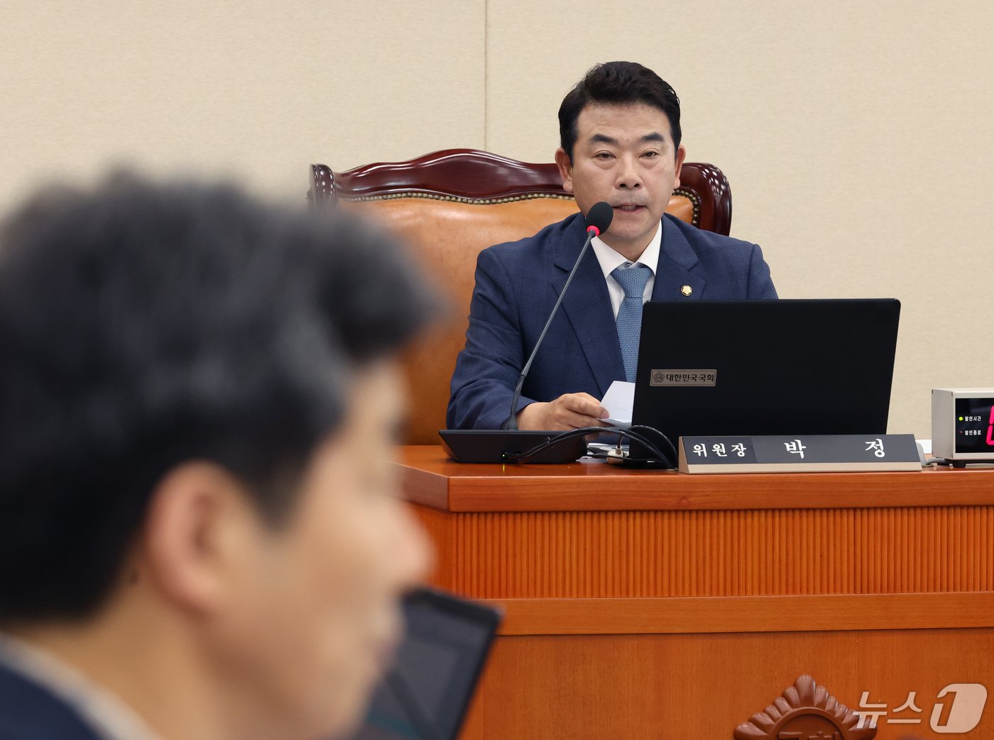 박정 국회 환노위 위원장이 7일 서울 여의도 국회에서 열린 환경노동위원회 전체회의를 주재하고 있다. 2024.5.7/뉴스1 ⓒ News1 송원영 기자