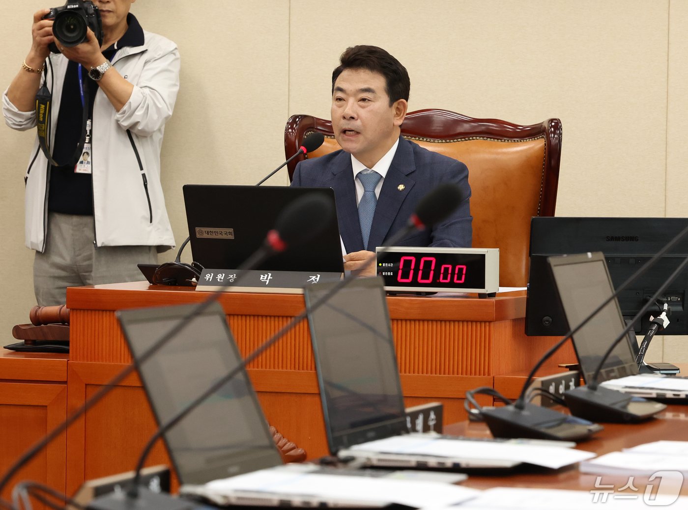 박정 국회 환노위 위원장이 7일 서울 여의도 국회에서 열린 환경노동위원회 전체회의를 주재하고 있다. 2024.5.7/뉴스1 ⓒ News1 송원영 기자