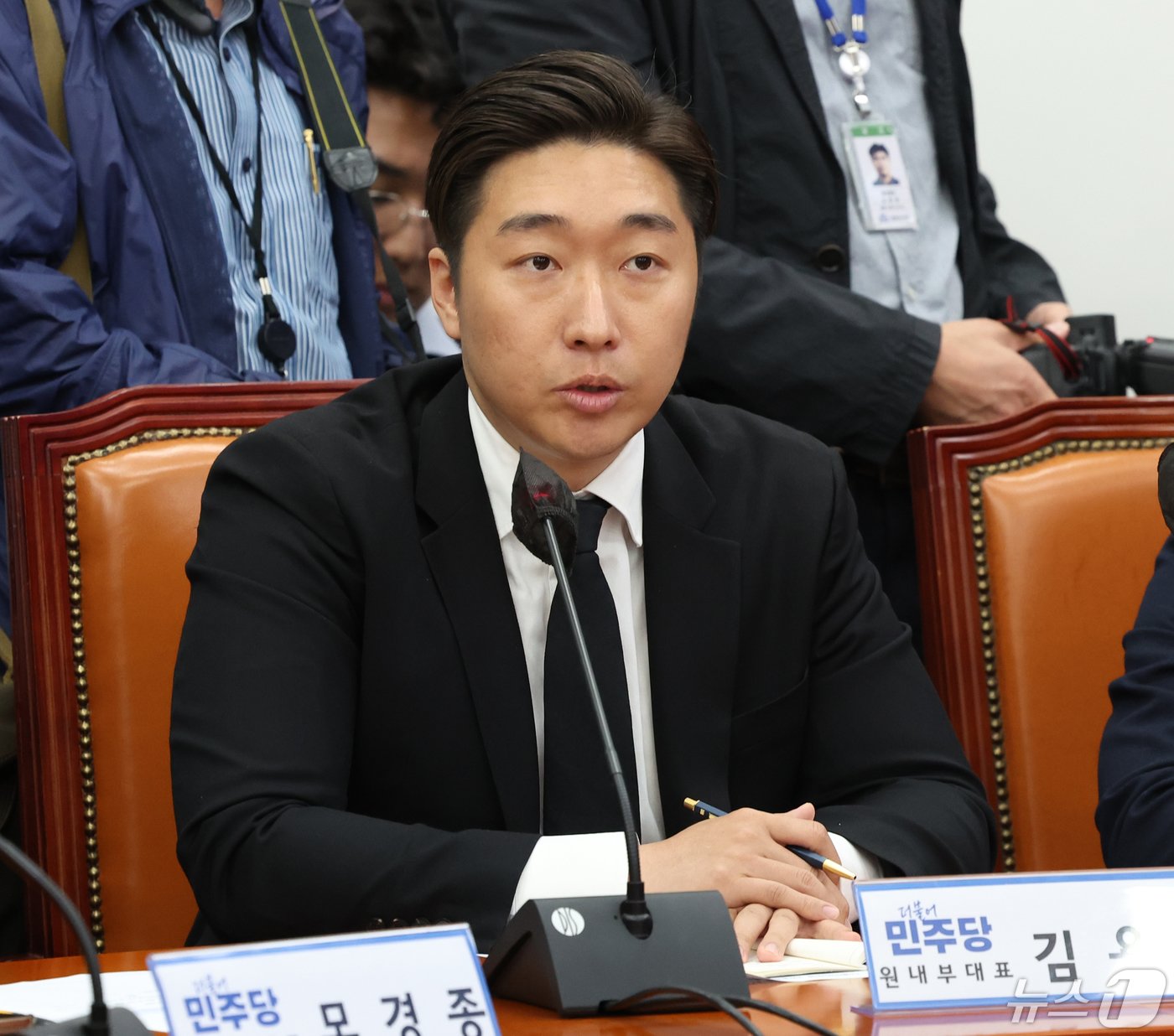 본문 이미지 - 김용만 더불어민주당 원내부대표가 7일 서울 여의도 국회에서 열린 원내대책회의에서 발언을 하고 있다. 2024.5.7/뉴스1 ⓒ News1 송원영 기자