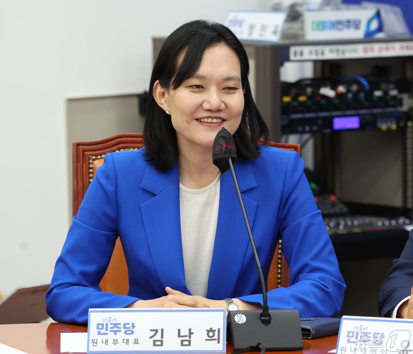 본문 이미지 - 김남희 더불어민주당 원내부대표가 7일 서울 여의도 국회에서 열린 원내대책회의에서 발언을 하고 있다. 2024.5.7/뉴스1 ⓒ News1 송원영 기자