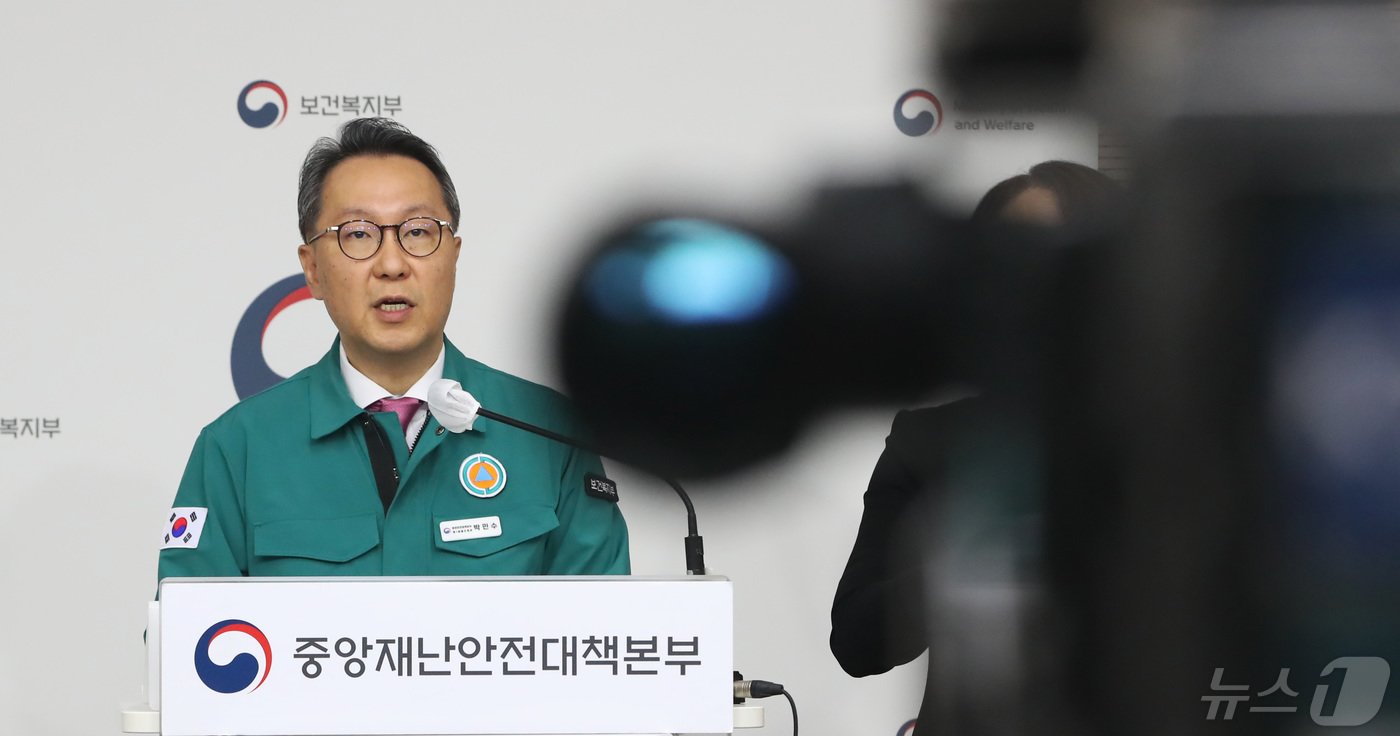 본문 이미지 - 박민수 중앙재난안전대책본부 제1총괄조정관&#40;보건복지부 제2차관&#41;이 7일 오전 세종시 정부세종청사에서 의사집단행동 관련 중대본 회의결과를 브리핑 하고 있다. 2024.5.7/뉴스1 ⓒ News1 김기남 기자