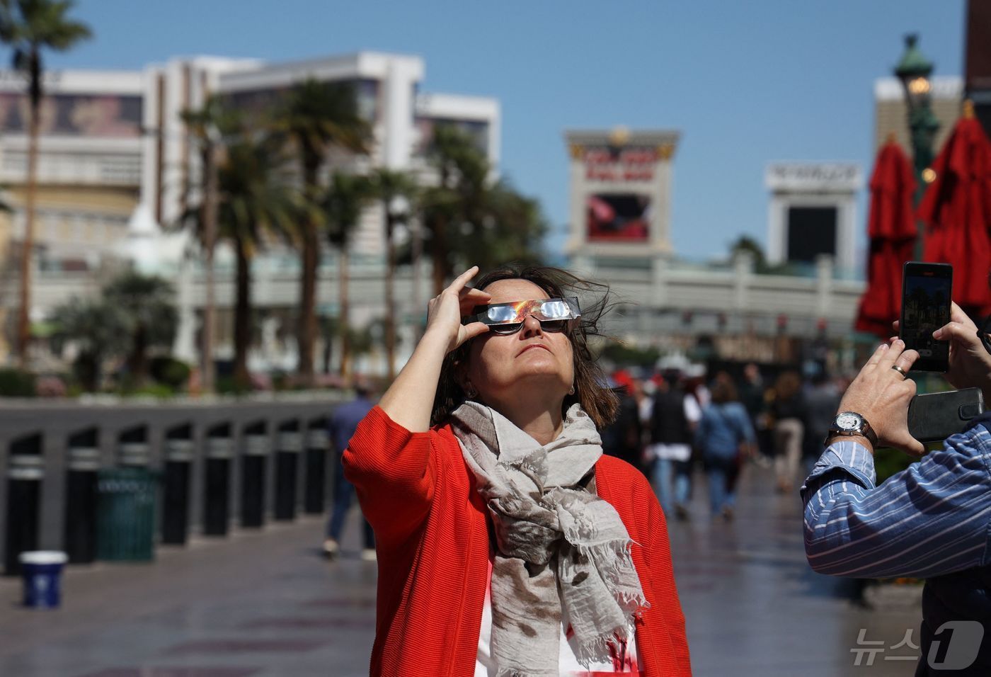 본문 이미지 - 라스베이거스를 구경하는 관광객의 모습ⓒ AFP=뉴스1