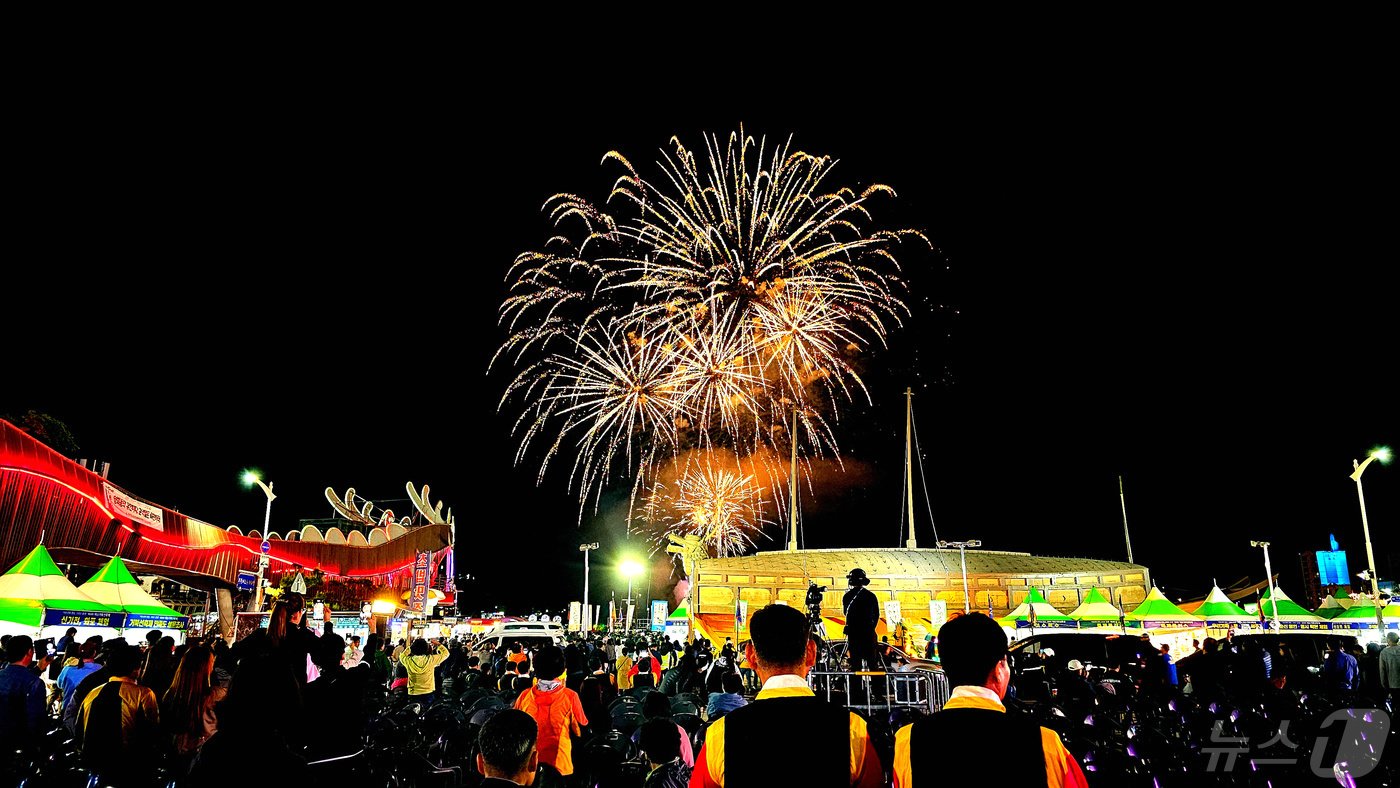 여수 해상 불꽃쇼&#40;여수거북선축제보존회 제공&#41;2024.5.7/뉴스1