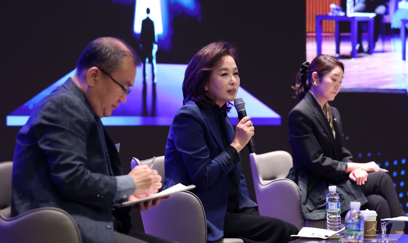 김민전 국민의힘 당선인&#40;가운데&#41;이 8일 서울 중구 대한상공회의소 국제회의장에서 열린 &#39;뉴스1 미래포럼 2024&#39;에서 &#39;22대 국회에 바란다&#39;라는 주제로 토론을 하고 있다. 2024.5.8/뉴스1 ⓒ News1 김성진 기자