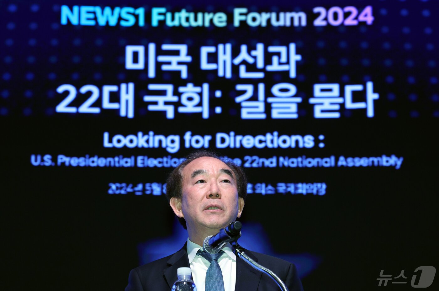 본문 이미지 - 주현 산업연구원장이 8일 서울시 중구 세종대로 대한상공회의소 국제회의장에서 열린 &#39;뉴스1 미래포럼 2024&#39;에서 미국 대선과 우리 산업의 대응 전략을 주제로 기조연설을 하고 있다. 이번 포럼은 &#39;미국 대선과 22대 국회: 길을 묻다&#39;를 주제로 뉴스1과 국회미래연구원이 공동 주최했다. 2024.5.8/뉴스1 ⓒ News1 박정호 기자