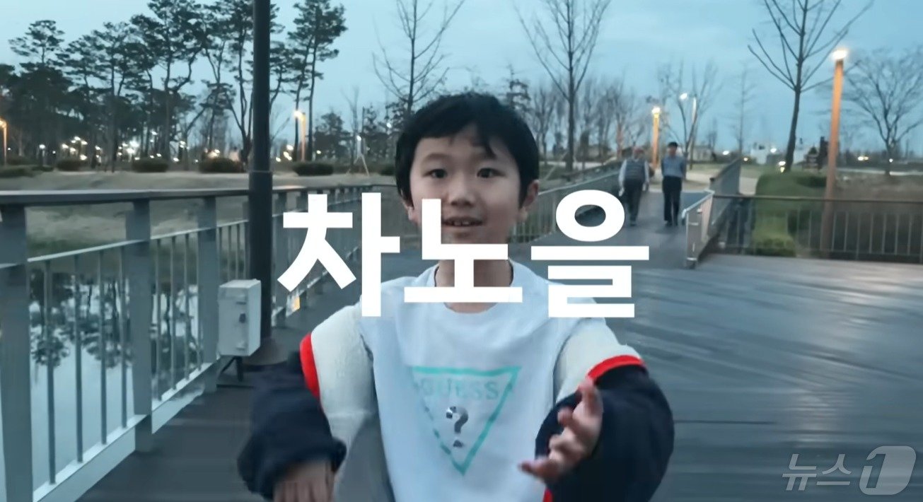 본문 이미지 - 조회수 1500만회를 넘긴 차노을 군 자기소개 랩의 한 장면.(유튜브 노을이의 작업실 갈무리)