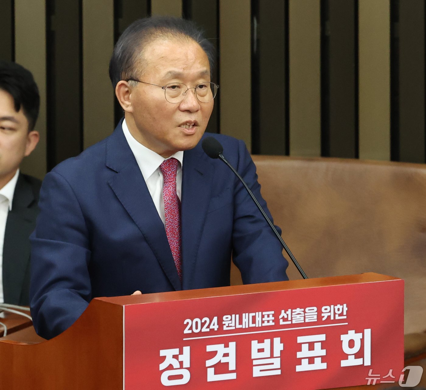 윤재옥 국민의힘 원내대표 겸 당 대표 권한대행이 8일 서울 여의도 국회에서 열린 &#39;2024 원내대표 선출을 위한 정견발표회&#39;에서 인사말을 하고 있다. 2024.5.8/뉴스1 ⓒ News1 송원영 기자