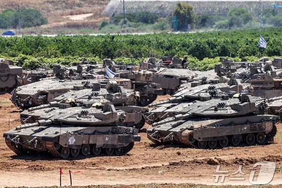 [포토] 남부 가자 접경에 집결중인 이스라엘 탱크들