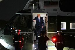 [사진] 선거 행사 마치고 백악관 도착하는 바이든 대통령