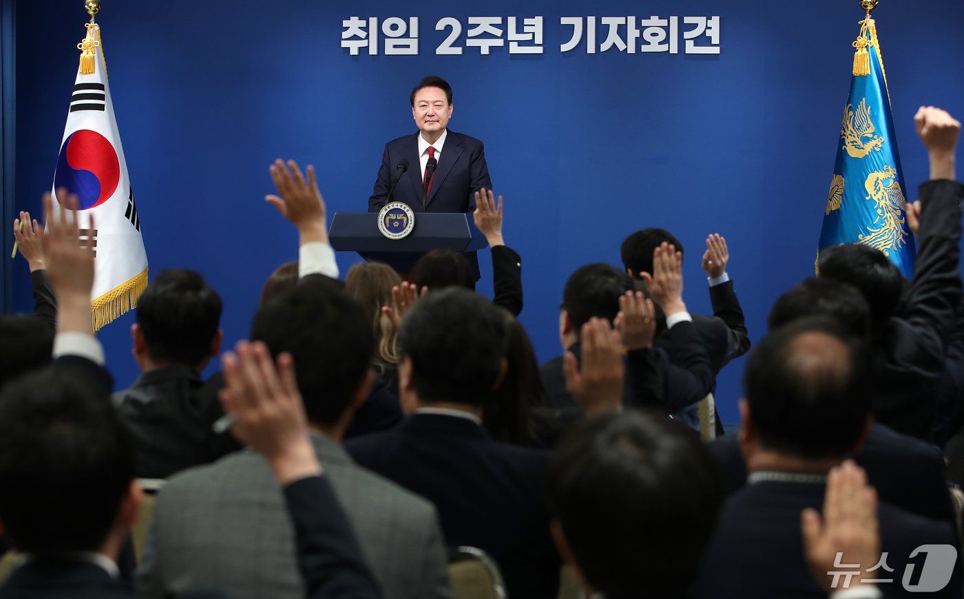 본문 이미지 - 윤석열 대통령이 9일 용산 대통령실 청사 브리핑룸에서 열린 취임 2주년 기자회견에서 취재진의 질문을 받고 있다. 윤 대통령의 기자회견은 2022년 8월 취임 100일 기자회견 이후 1년 9개월 만이다. 2024.5.9/뉴스1 ⓒ News1 오대일 기자