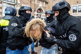 [포토]네덜라드경찰, UVA 점령 친팔시위대 체포