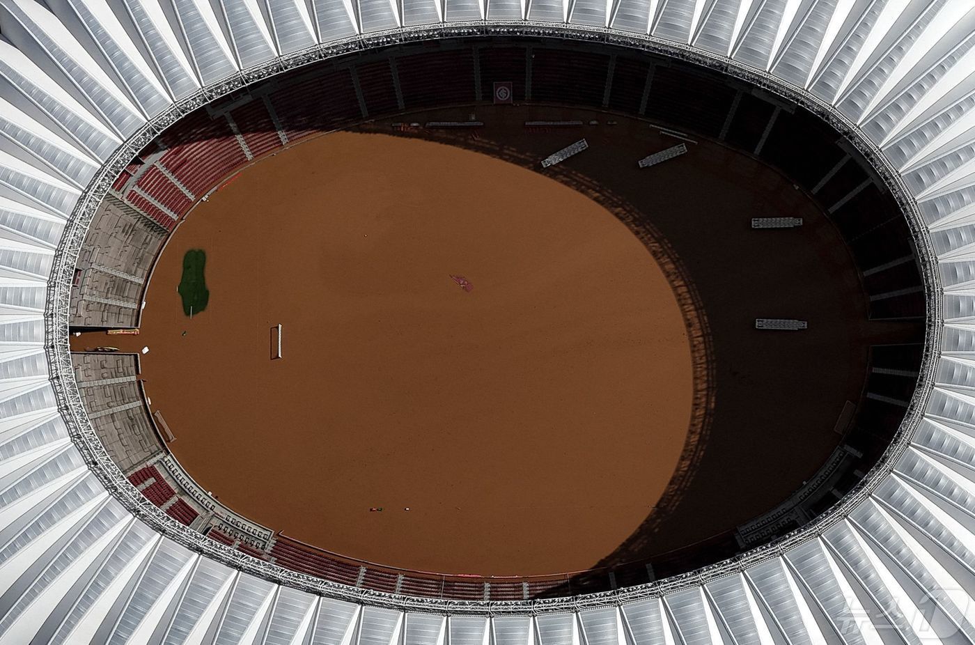 본문 이미지 - 축구장만 클로즈업한 사진. ⓒ AFP=뉴스1 ⓒ News1 박형기 기자