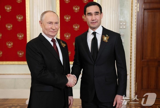 [포토]푸틴과 투르크메니스탄 대통령 악수