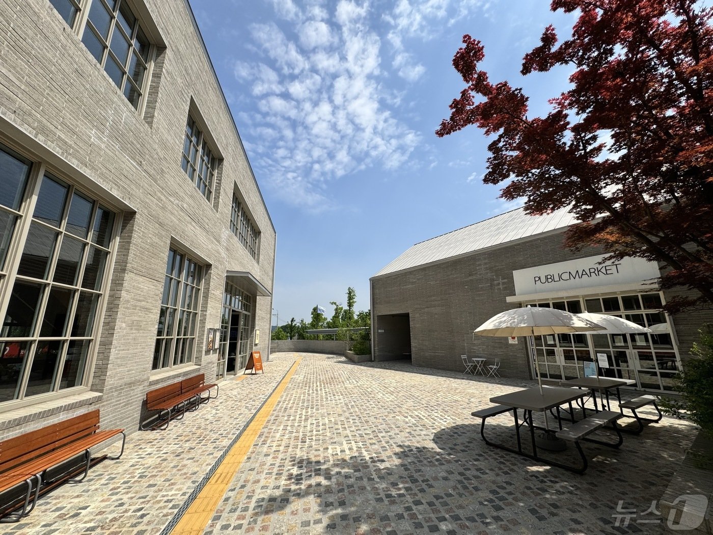 본문 이미지 - 이천시 모가면에 위치한 복합문화공간 '시몬스 테라스' 전경 ⓒ News1 이민주 기자