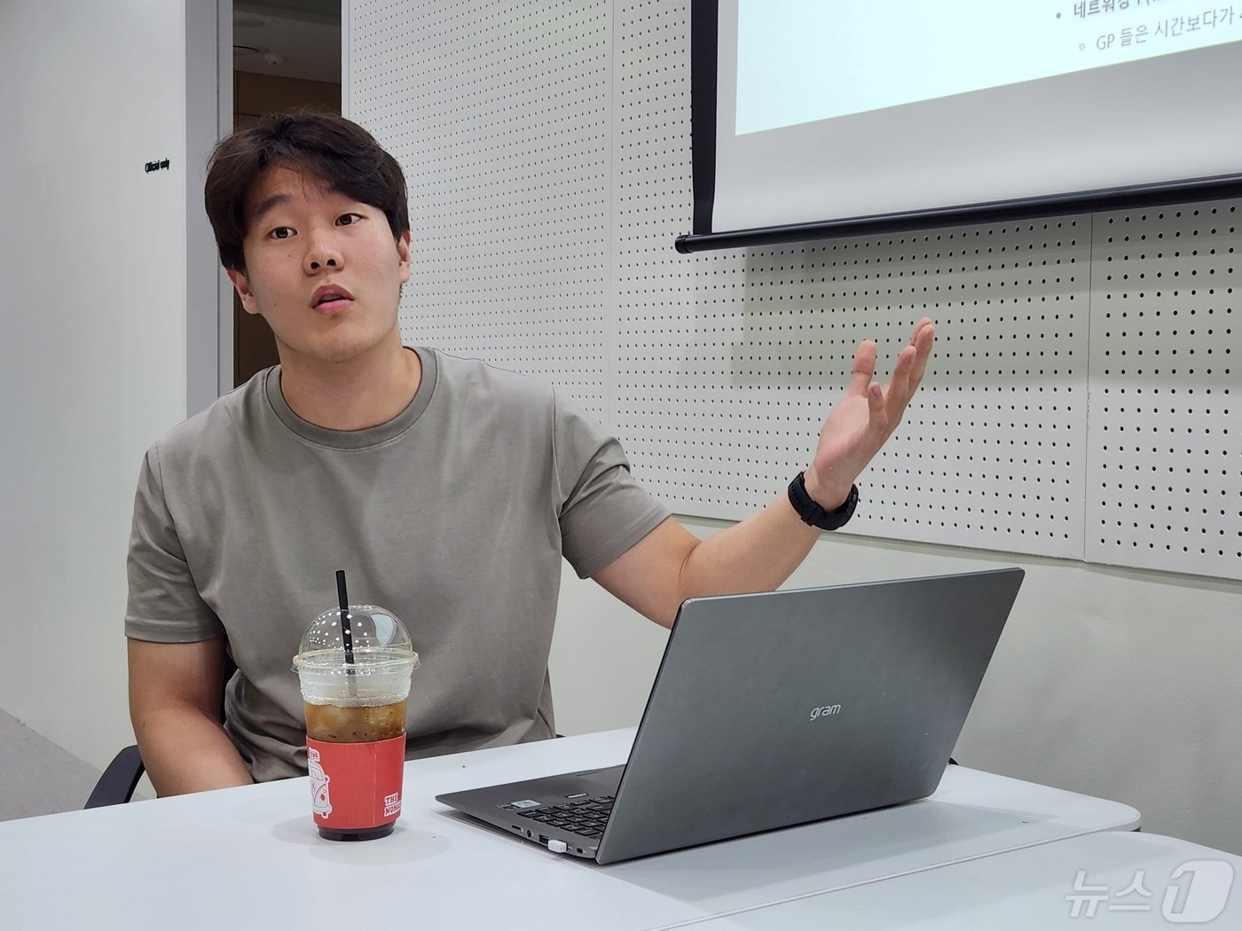 본문 이미지 - 7일 박주호 SNAAC 대표가 인터뷰 질문을 받고 대답하고 있다. ⓒ News1 이정후 기자