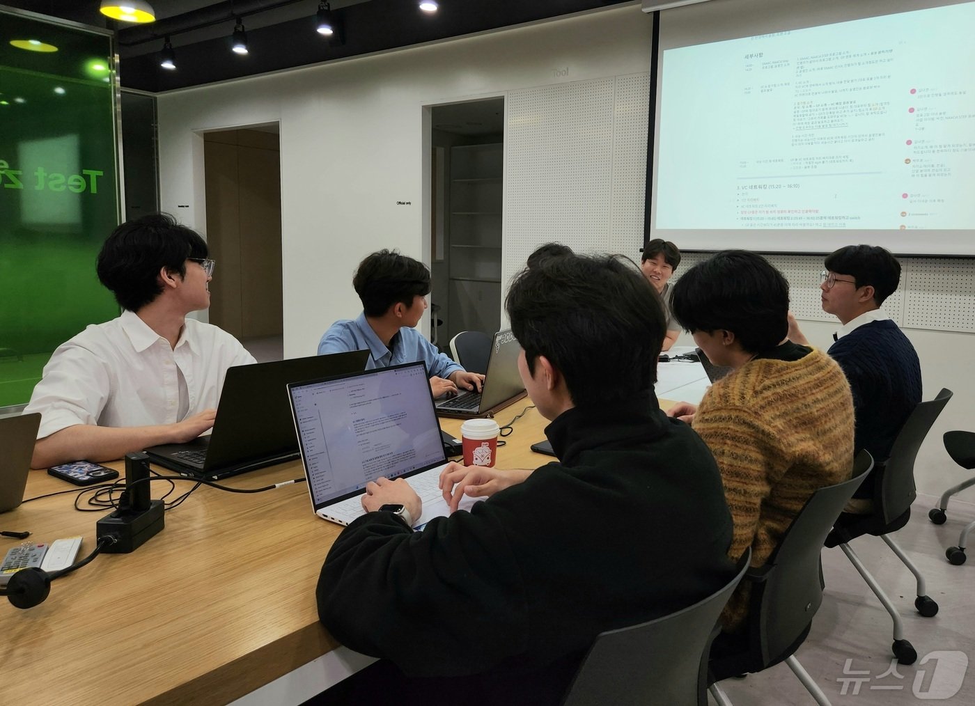 본문 이미지 - 7일 SNAAC 운영진들이 프로그램 회의를 하고 있다. ⓒ News1 이정후 기자