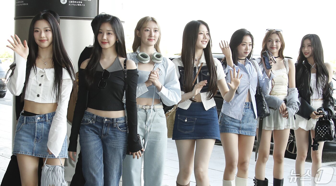 본문 이미지 - 베이비몬스터 루카(왼쪽부터)와 파리타, 라미, 로라, 아현, 치키타, 아사ⓒ News1 권현진 기자