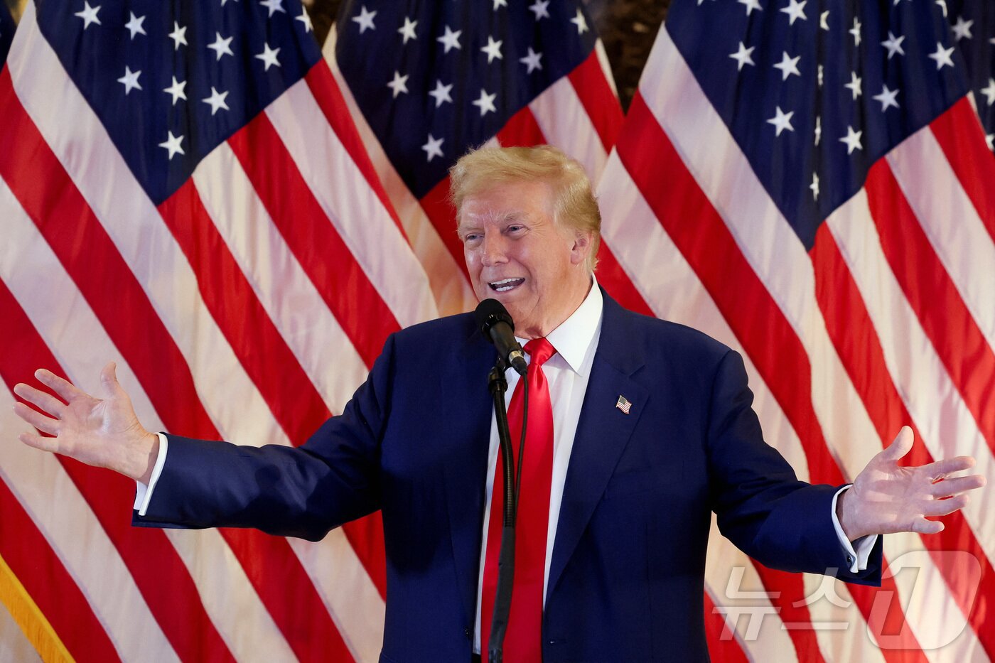 본문 이미지 - 31일&#40;현지시간&#41; 도널드 트럼프 전 미국 대통령이 이른바 &#39;성추문 입막음 돈&#39; 형사재판에서 유죄 평결을 받은 지 하루 만에 뉴욕 트럼프 타워에서 기자회견을 가졌다. 2024.06.01/뉴스1 ⓒ 로이터=뉴스1 ⓒ News1 조소영 기자