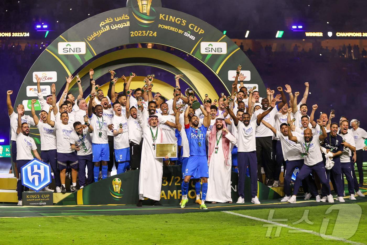 본문 이미지 - 승부차기 끝에 정상에 오른 알힐랄. ⓒ AFP=뉴스1