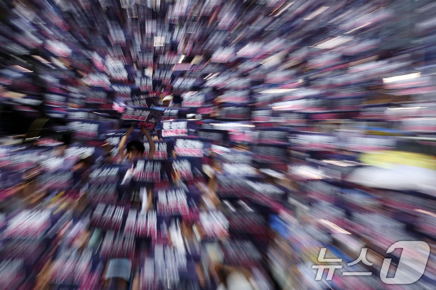 본문 이미지 - 1일 오후 서울 중구 서울시의회 인근에서 동성애 퀴어행사 반대를 위한 국민대회가 열리고 있다. 2024.6.1/뉴스1 ⓒ News1 이동해 기자