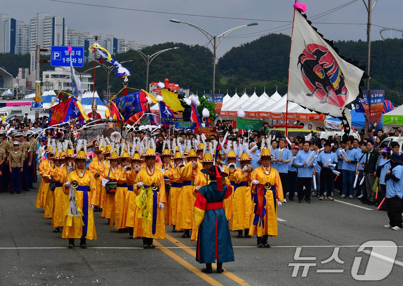 2024 포항국제불빛축제 둘째 날인 1일 오후 북구 영일대해상공원에서 &#39;판타스틱 포&#40;4&#41;항&#39; 거리 퍼레이드가 열리고 있다. 2024.6.1/뉴스1 ⓒ News1 최창호 기자