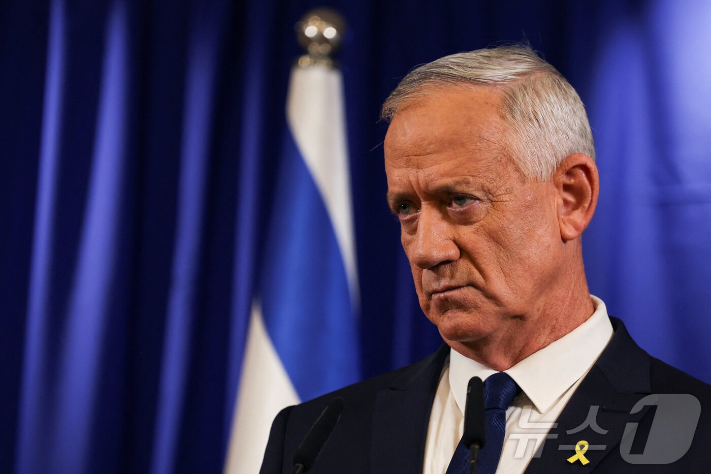 본문 이미지 - 9일(현지시간) 베니 간츠 이스라엘 국가통합당 대표가 기자회견을 갖고 전시 각료에서 사임한다고 밝혔다. 간츠 대표는 베냐민 네타냐후 이스라엘 총리의 정적으로 꼽힌다. 2024.06.09/ ⓒ 로이터=뉴스1 ⓒ News1 박재하 기자