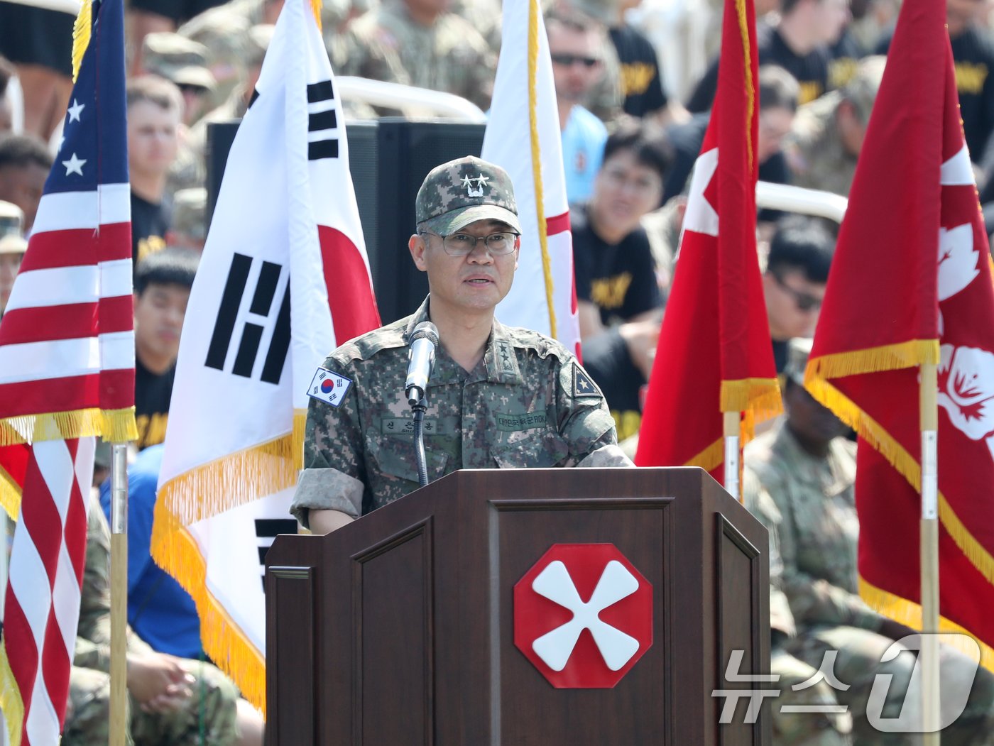 신은봉 육군 인사사령관이 10일 오전 경기 평택시 팽성읍 주한미군기지 캠프 험프리스에서 열린 &#39;미8군 카투사 친선주간 2024 개막식&#39;에서 축사를 하고 있다. 2024.6.10/뉴스1 ⓒ News1 김영운 기자