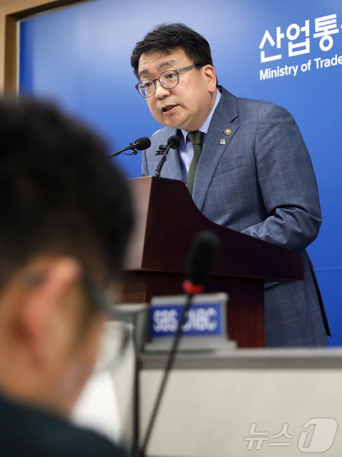 (세종=뉴스1) 김기남 기자 = 최남호 산업통상자원부 2차관이 10일 오후 세종시 정부세종청사애서 동해 심해 가스전개발 관련 긴급 브리핑을 열고 석유공사의 엑트지오(Act Geo) …