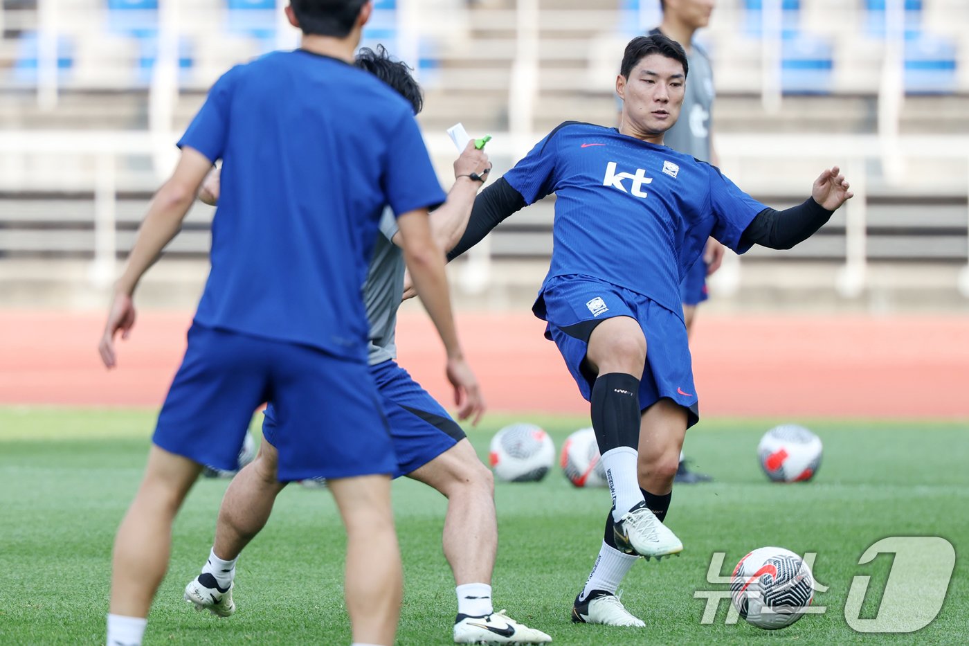 대한민국 축구 국가대표팀 주민규가 10일 오후 경기 고양시 고양종합운동장에서 북중미 월드컵 2차 예선 중국과의 경기를 하루 앞두고 훈련을 하고 있다. 2024.6.10/뉴스1 ⓒ News1 민경석 기자