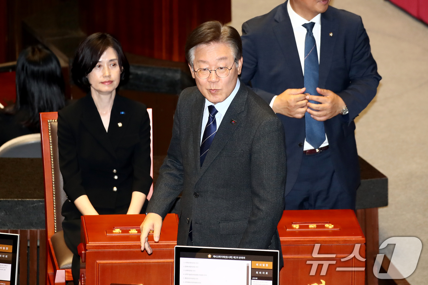 (서울=뉴스1) 이광호 기자 = 여야가 22대 국회 원 구성을 놓고 끝내 합의에 이르지 못한 10일 오후 서울 여의도 국회에서 열린 본회의에서 이재명 더불어민주당 대표가 상임위원장 …