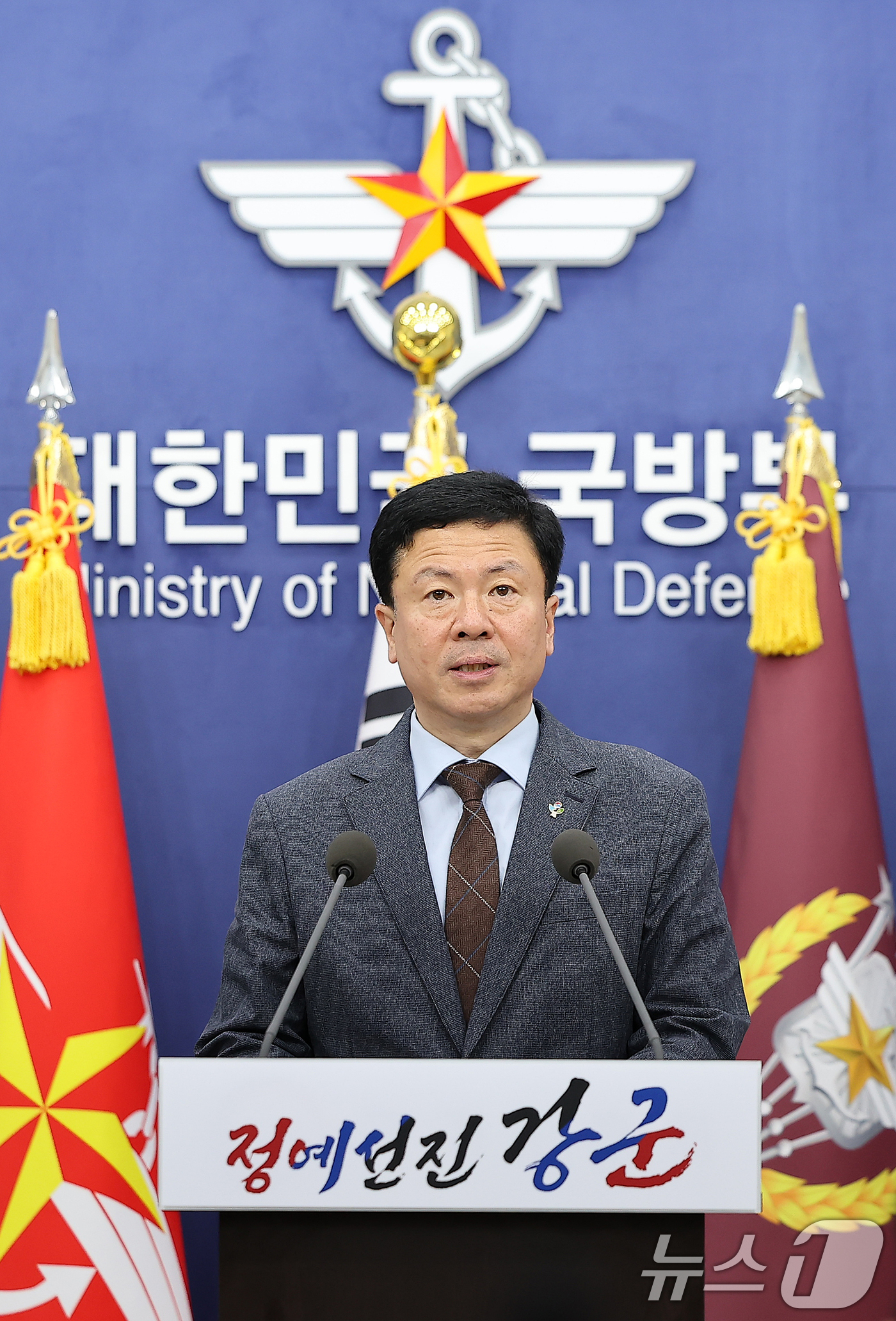 (서울=뉴스1) 김진환 기자 = 전하규 국방부 대변인이 11일 서울 용산구 국방부 브리핑룸에서 정례 브리핑을 하고  있다. 2024.6.11/뉴스1