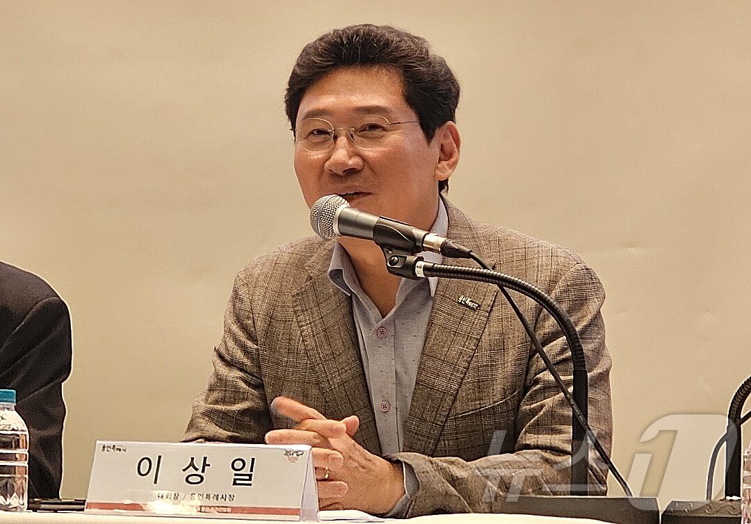 본문 이미지 - 이상일 용인시장이 11일 용인문화예술원에서 진행된 ‘제42회 대한민국연극제 용인’ 성공개최 기원 기자간담회에서 인사말을 하고 있다. ⓒ News1 김평석 기자