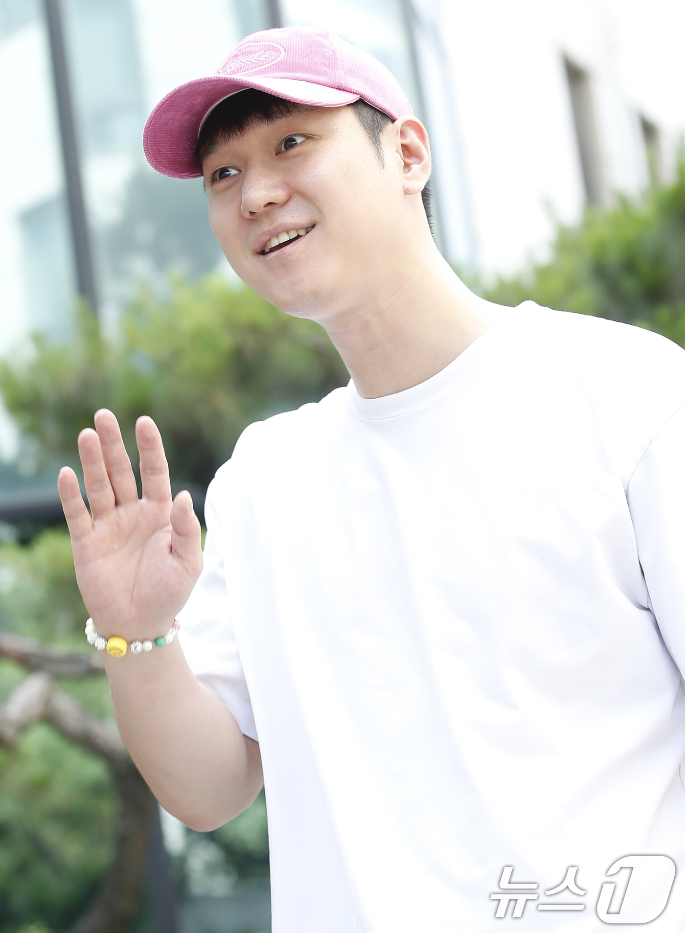 (서울=뉴스1) 권현진 기자 = 배우 고경표가 11일 서울 영등포구 KBS에서 진행된 KBS2 '더 시즌즈-지코의 아티스트(Artist)' 리허설을 위해 이동하고 있다. 2024. …