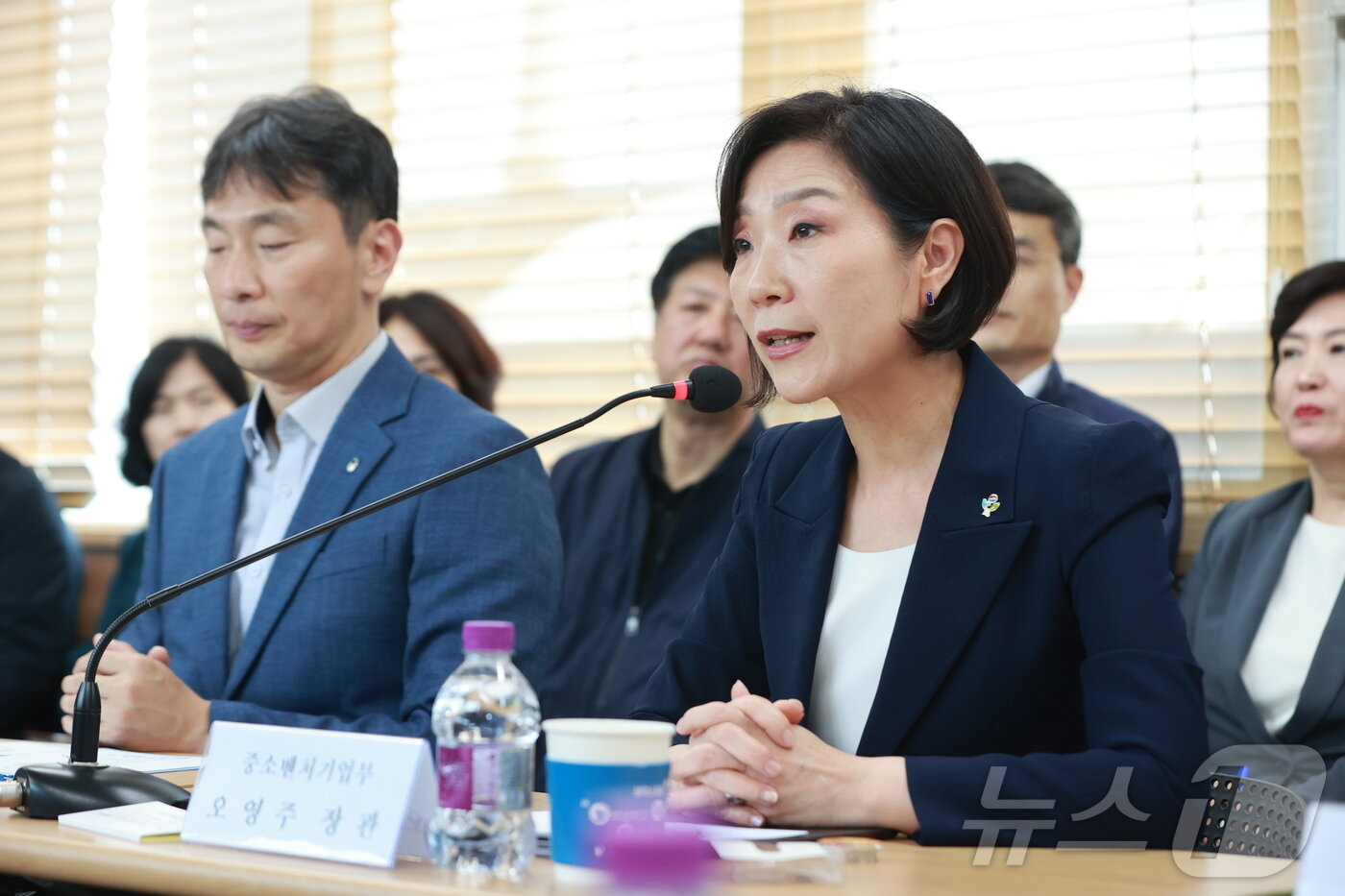 본문 이미지 - 오영주 중소벤처기업부 장관이 11일 서울 종로구 통인시장에서 열린 '전통시장-금융회사 결연(장금이) 확대보고대회'에서 인사말을 하고 있다. (중기부 제공)