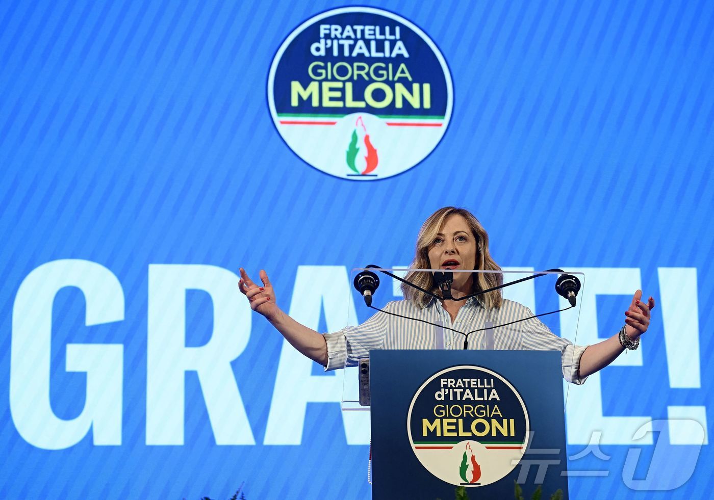 (로마 AFP=뉴스1) 박재하 기자 = 10일(현지시간) 이탈리아의 극우 정당 이탈리아형제들(Fdl)을 이끄는 조르자 멜로니 총리가 유럽의회 선거 후 연설하고 있다. 멜로니 총리는 …